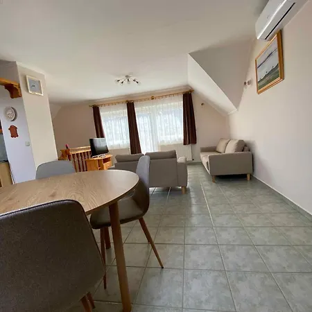 Apartment In Gyenesdias/Balaton 33084 Gyenesdiás